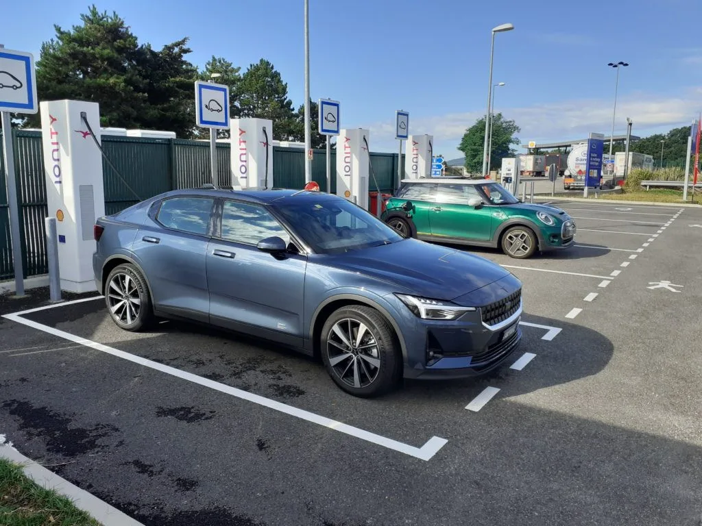 polestar_et_mini_station_de-_charge