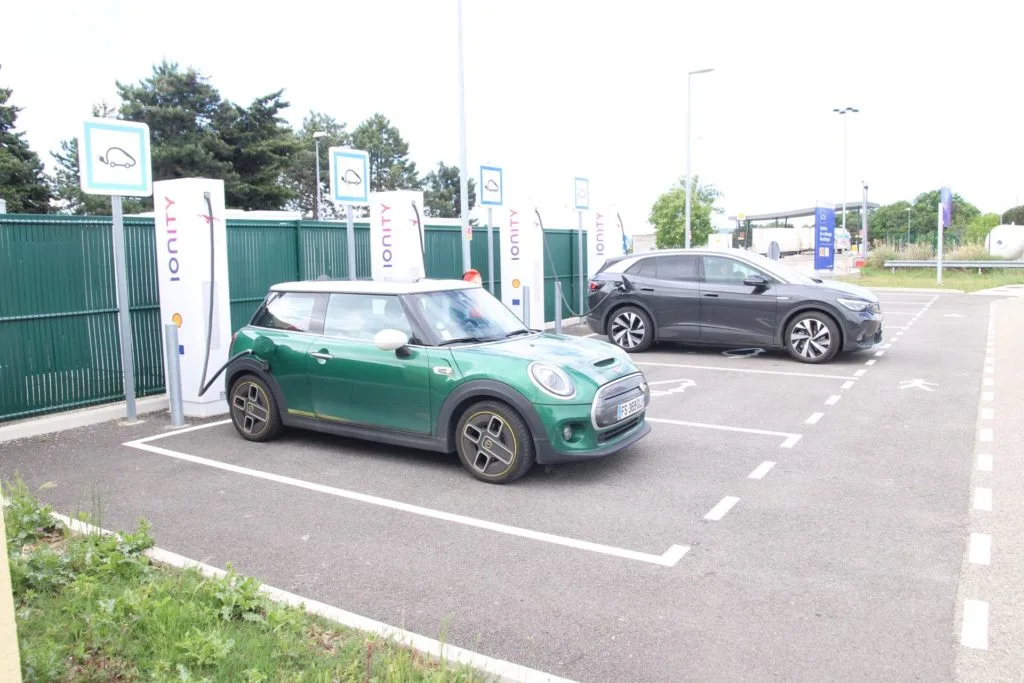 mini_id4_station_de_charge